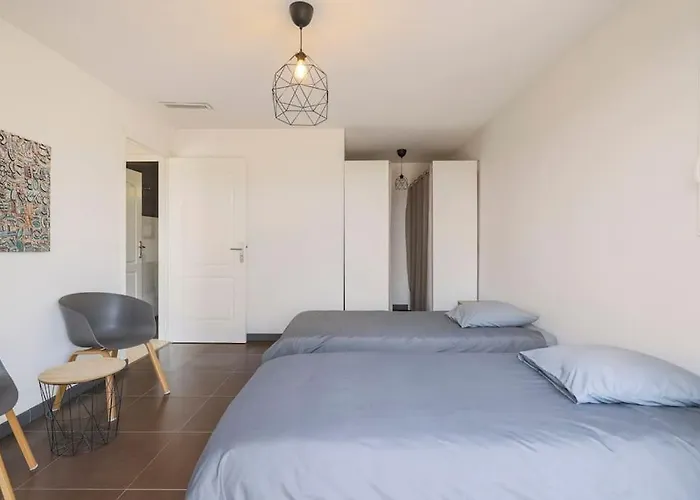 Spacieuse Villa Nicoise Au Calme Avec Piscine