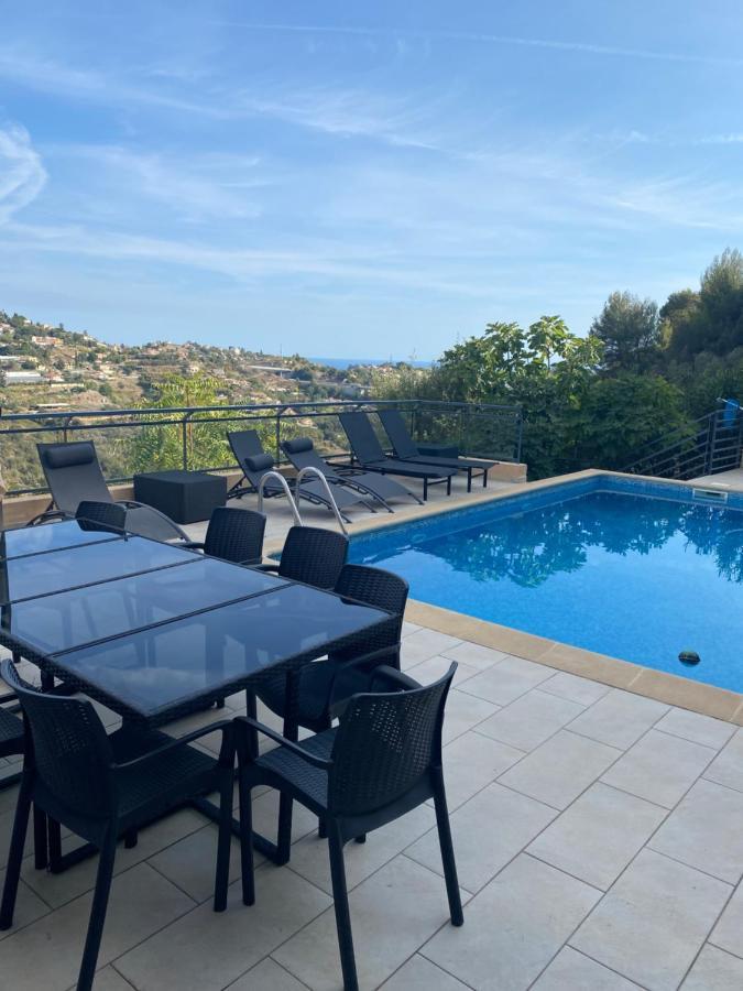 Spacieuse Nicoise Au Calme Avec Piscine Villa Nizza