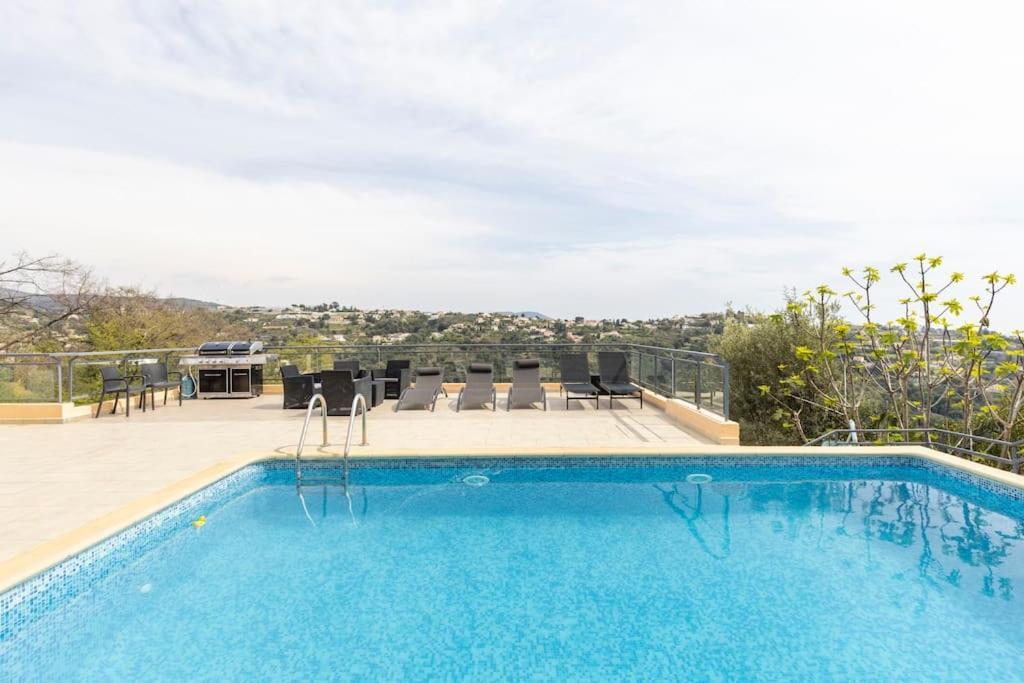 Spacieuse Nicoise Au Calme Avec Piscine Villa