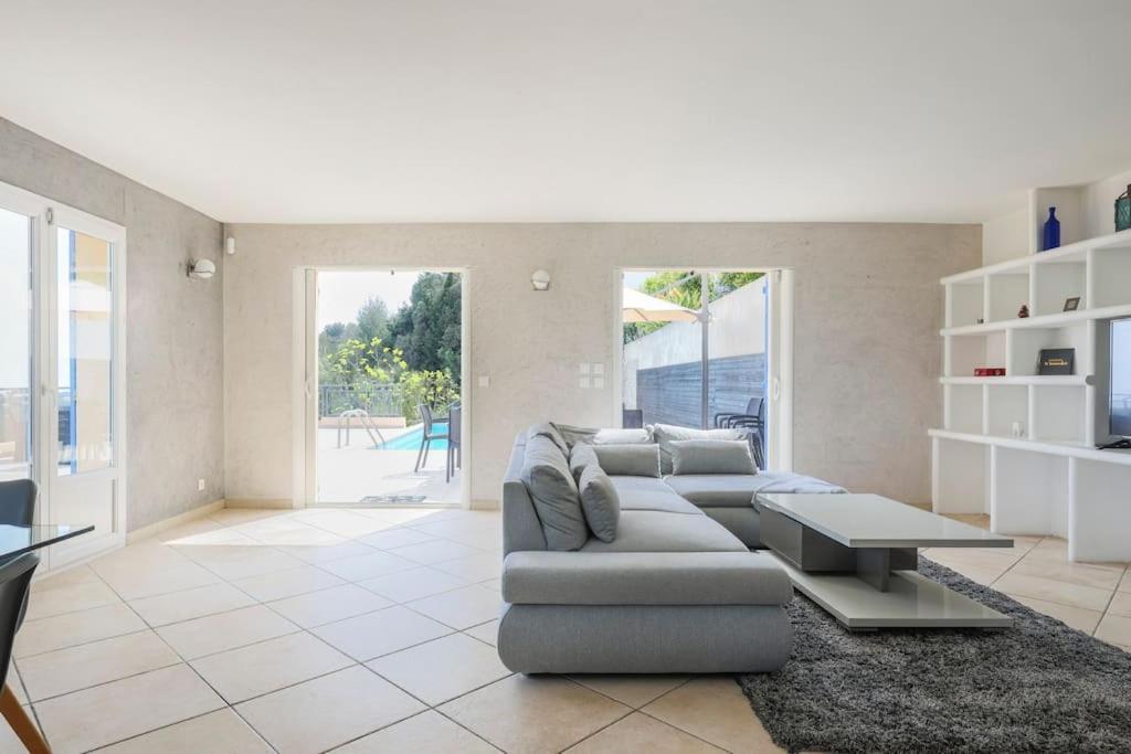Spacieuse Nicoise Au Calme Avec Piscine Villa Nizza